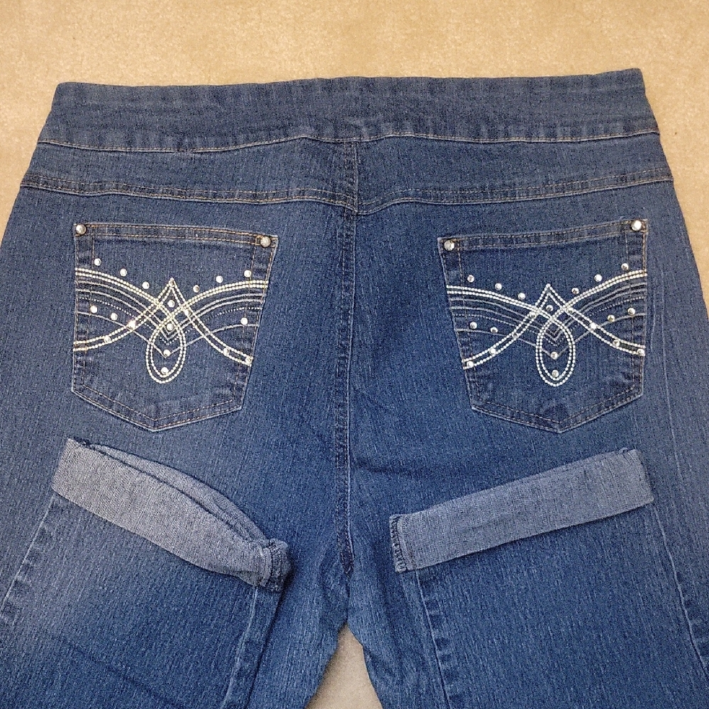 🤑⬇️Avon Women's Denim Capris - Picture 2 of 4